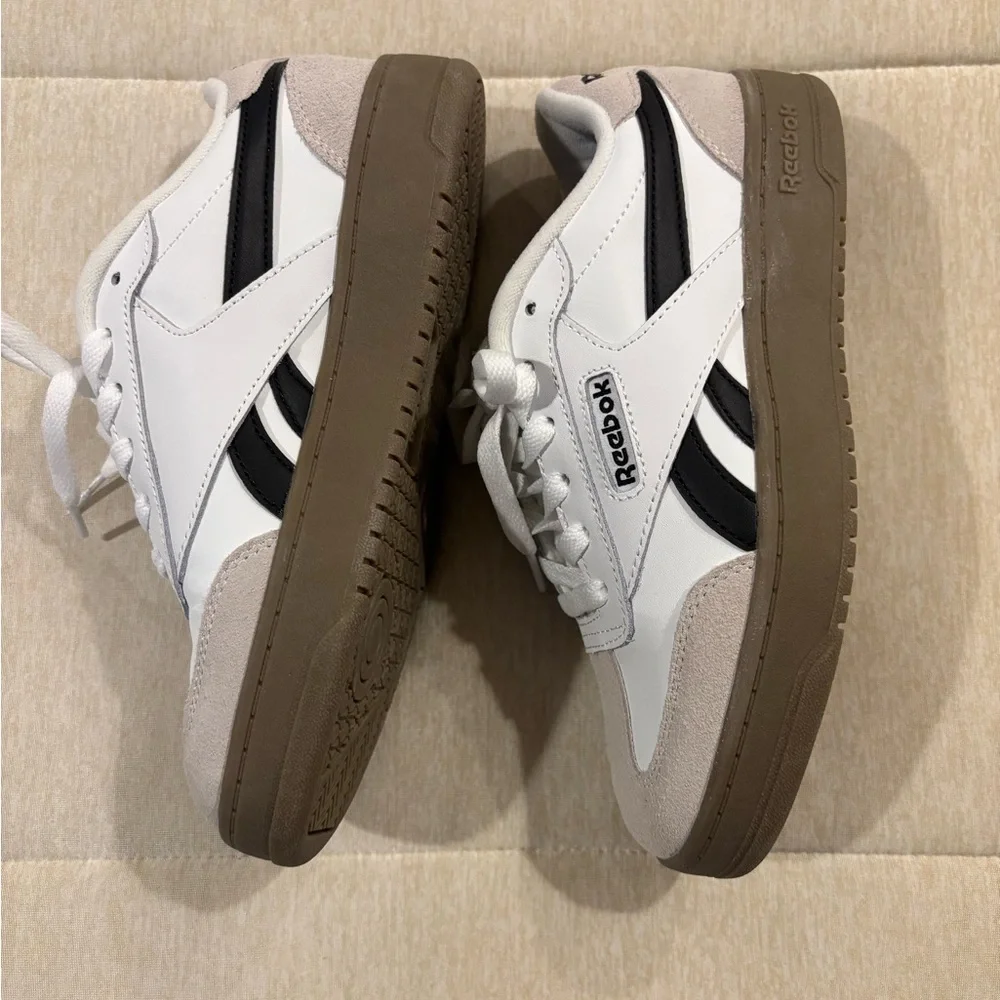 Women’s Reebok - Picture 2 of 9